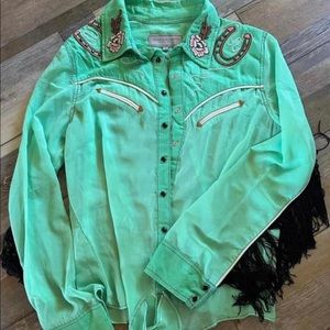 Beautiful size XS Pearl Snap blouse